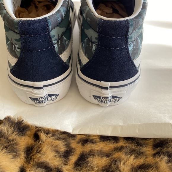 Brand new boys 10.5 high top Velcro vans - Picture 4 of 6